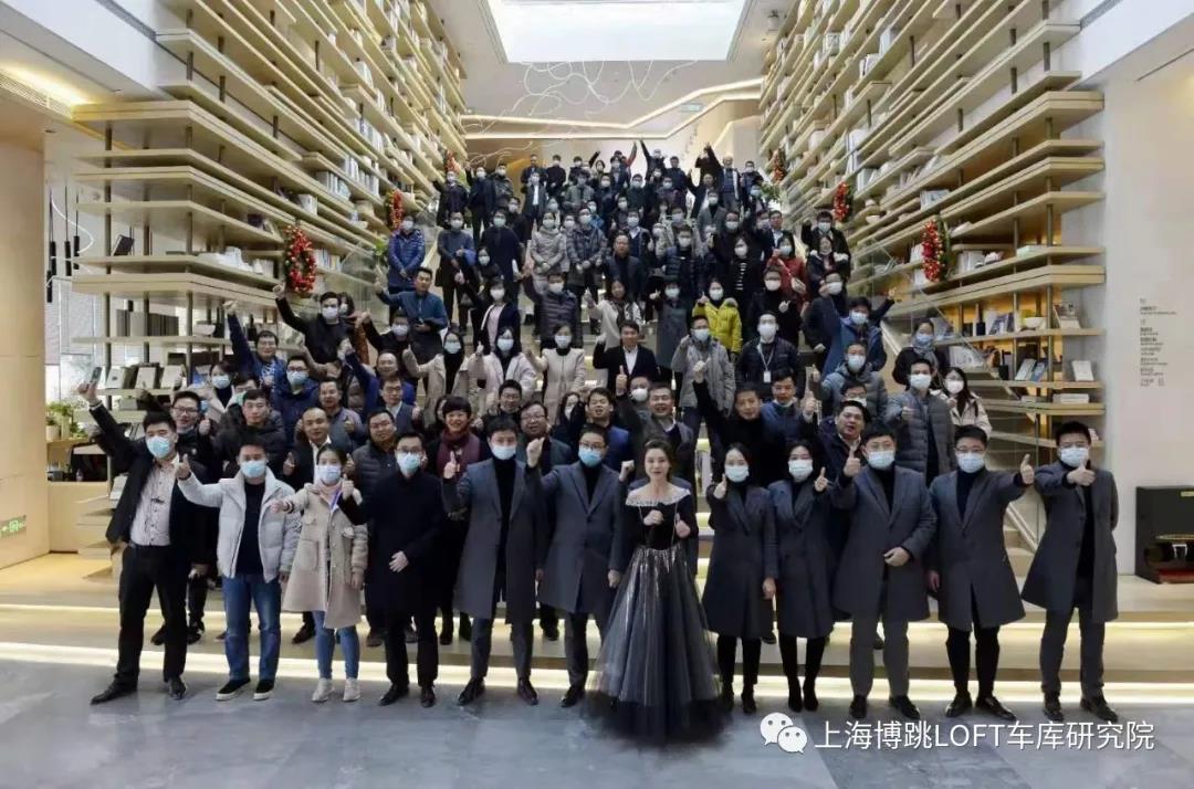 大足全国一百多人在华侨城汉口道6号参观研讨LOFT专利车库技术！